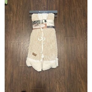 Koolaburra by Ugg Tree Skirt Meira 54” round NEW